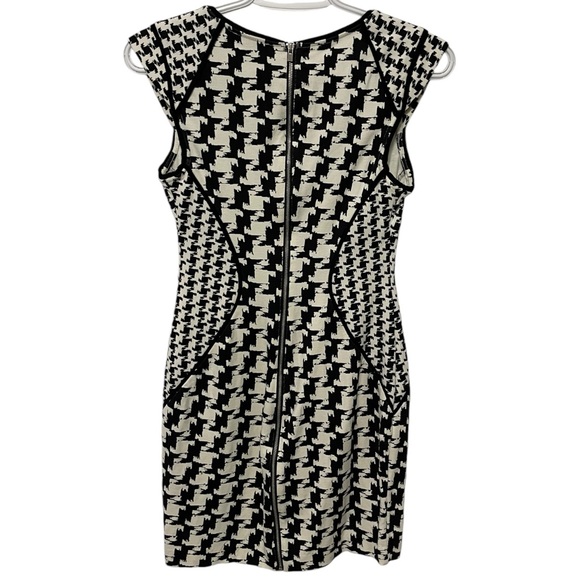 Express Houndstooth Bodycon Dress - Picture 4 of 5